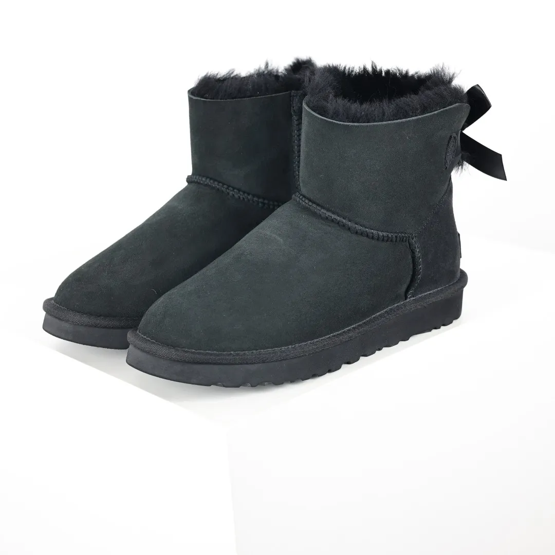 Pick up locally 💰600 Core recommended good price Independently developed original outsole and cashmere insole to keep you warm in winter and suitable for home use. In the new year, uug launched a style series, which is partially geared towards the preferences of young consumers and has also moved to the forefront of fashion trends. Shoe body material Water-repellent coated suede upper 17 mm UGGPURE™ implanted wool insole Lightweight non-slip comfortable rubber outsole With brand LOGO trademark Comes with a full set of packaging Size: 35 36 37 38 39 40